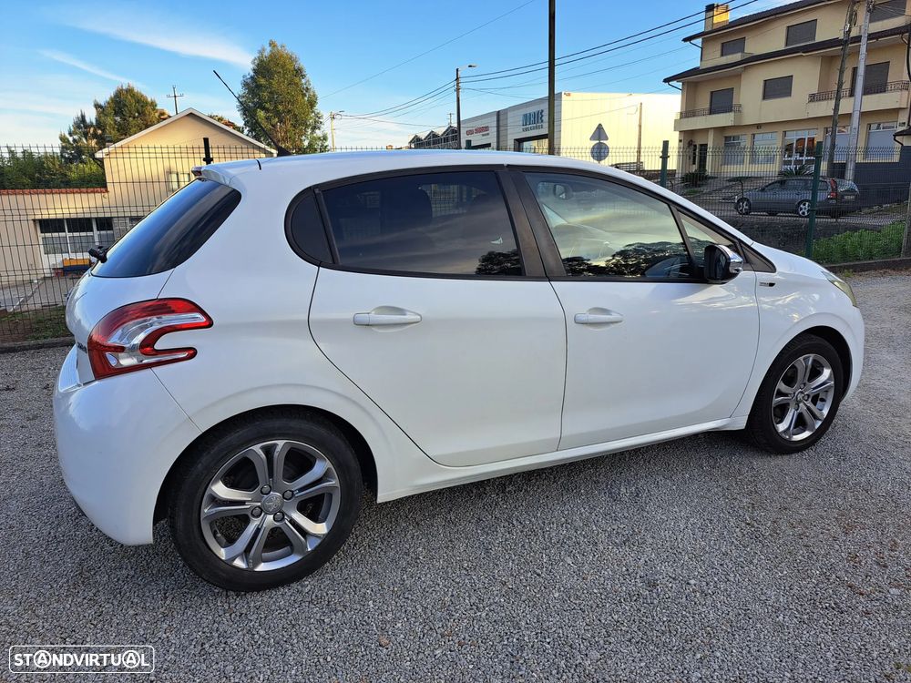 Peugeot 208 1.2 VTi SE Style - 4