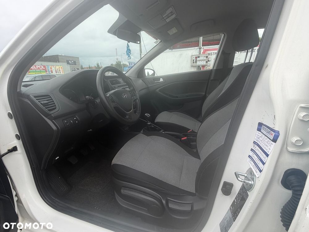 Hyundai i20 1.1 CRDi Trend - 8