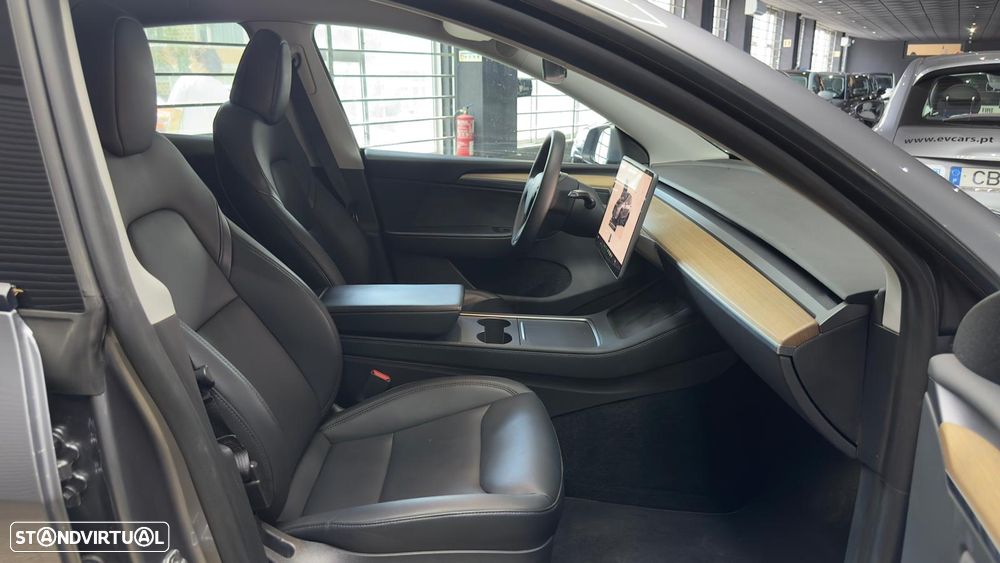 Tesla Model Y Performance Dual Motor AWD - 39