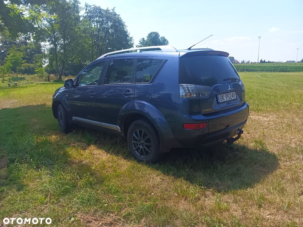 Mitsubishi Outlander - 2
