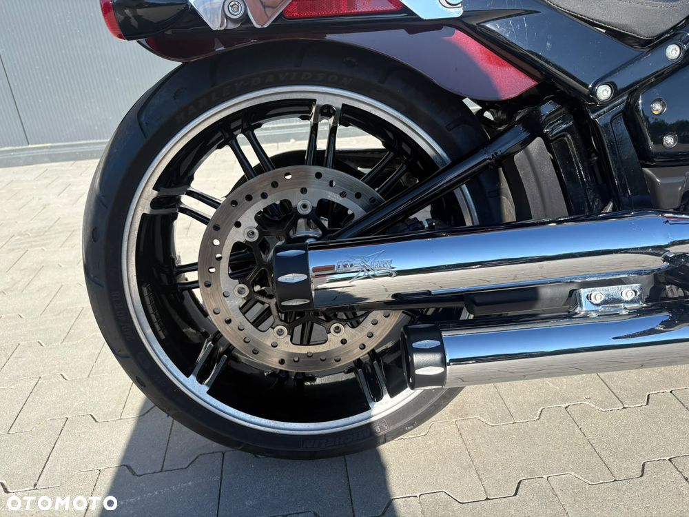 Harley-Davidson Softail Breakout - 9