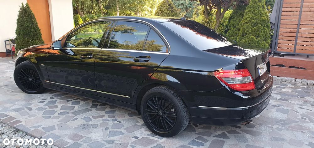 Mercedes-Benz Klasa C 180 CGI Automatik BlueEFFICIENCY Avantgarde - 8