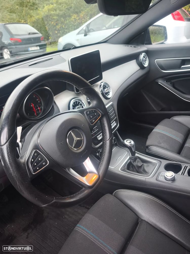 Mercedes-Benz CLA 180 d Shooting Brake AMG Line - 7