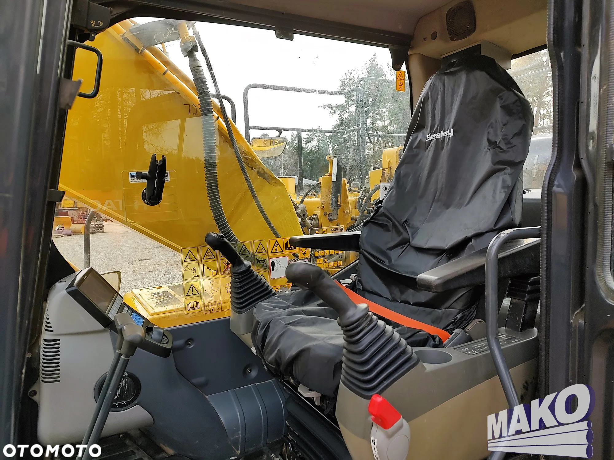 Komatsu PC210 LC-10 - 12