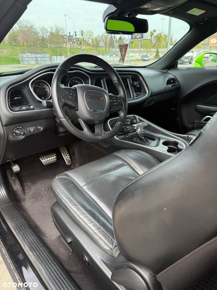 Dodge Challenger - 9