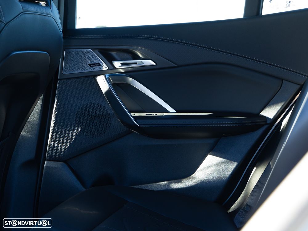 BMW iX2 eDrive20 Pack Desportivo M - 29