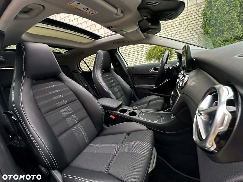 Mercedes-Benz GLA 200 7G-DCT Urban - 27