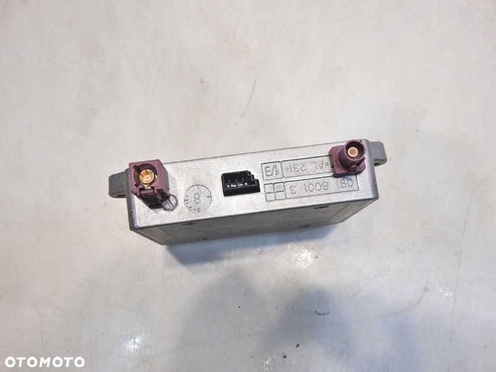 WZMACNIACZ ANTENY AUDI A3 8P 8E0035456D - 3