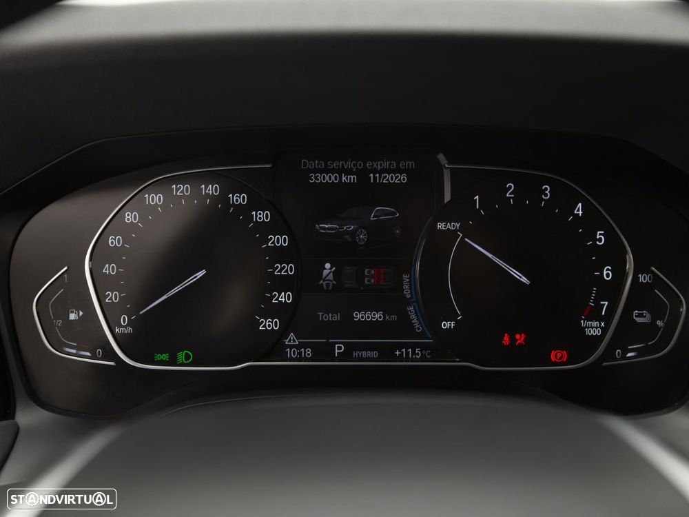 BMW 330 e Corporate Edition Auto — fotografia 17