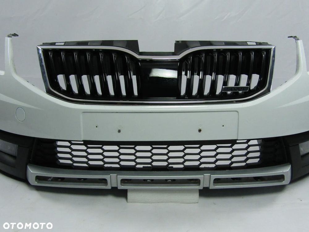 Zderzak przedni Skoda Octavia 3 Scout 17-20 Sprysk.  Lakier LF9F - 7