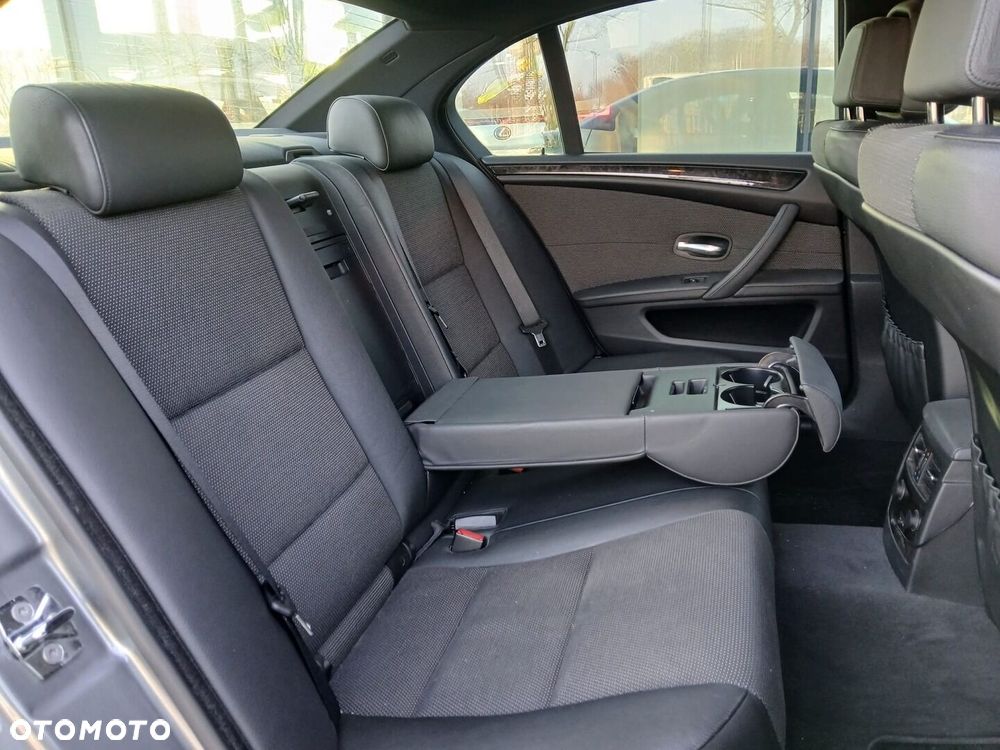 BMW Seria 5 540i - 25