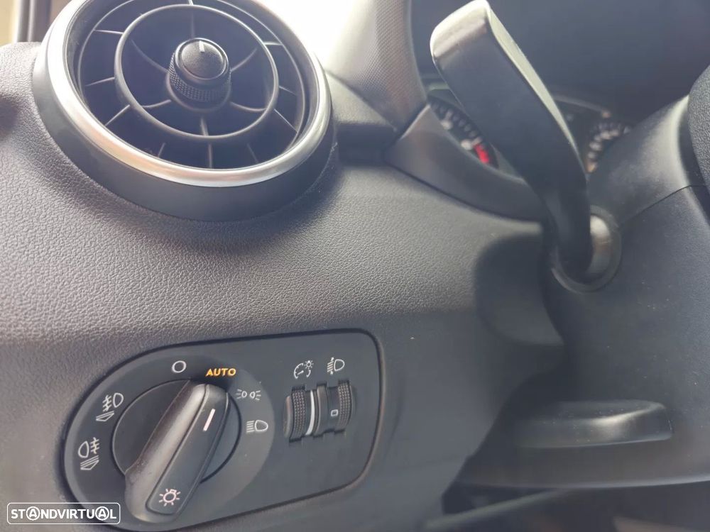 Audi A1 1.2 TFSI Attraction - 9