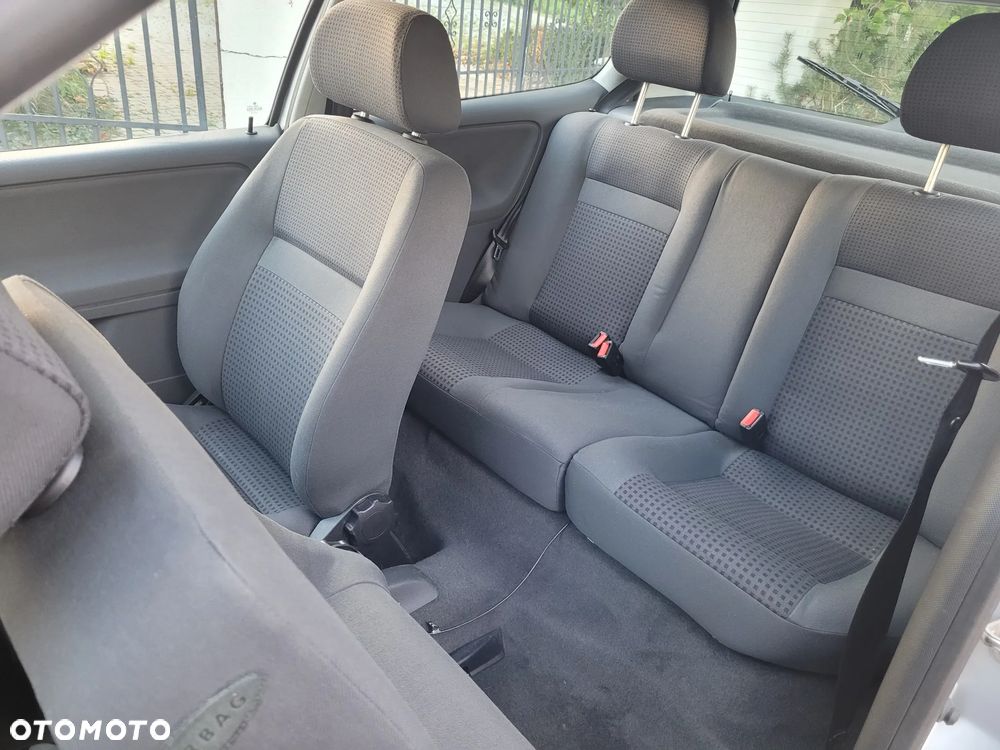 Volkswagen Polo 1.4 16V Comfortline - 9