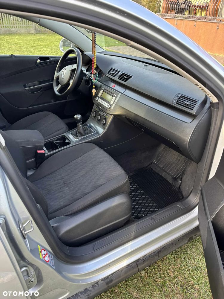 Volkswagen Passat - 17