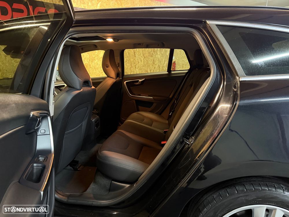 Volvo V60 1.6 D2 Drive Momentum Start/Stop - 8