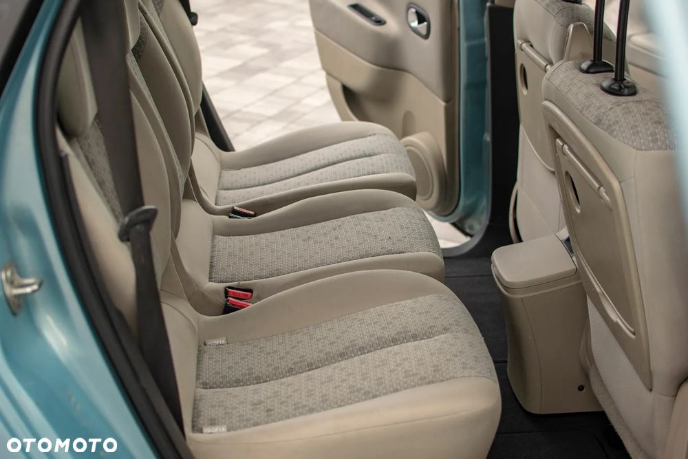 Renault Grand Scenic - 34