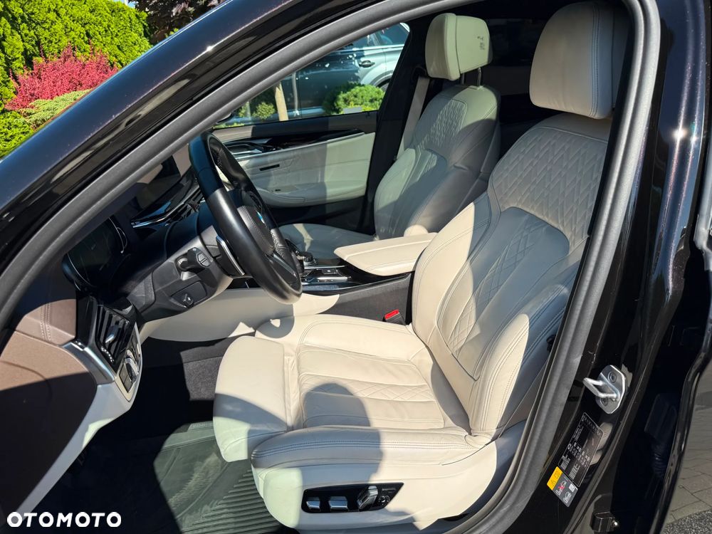 BMW Seria 5 530i Luxury Line sport - 11