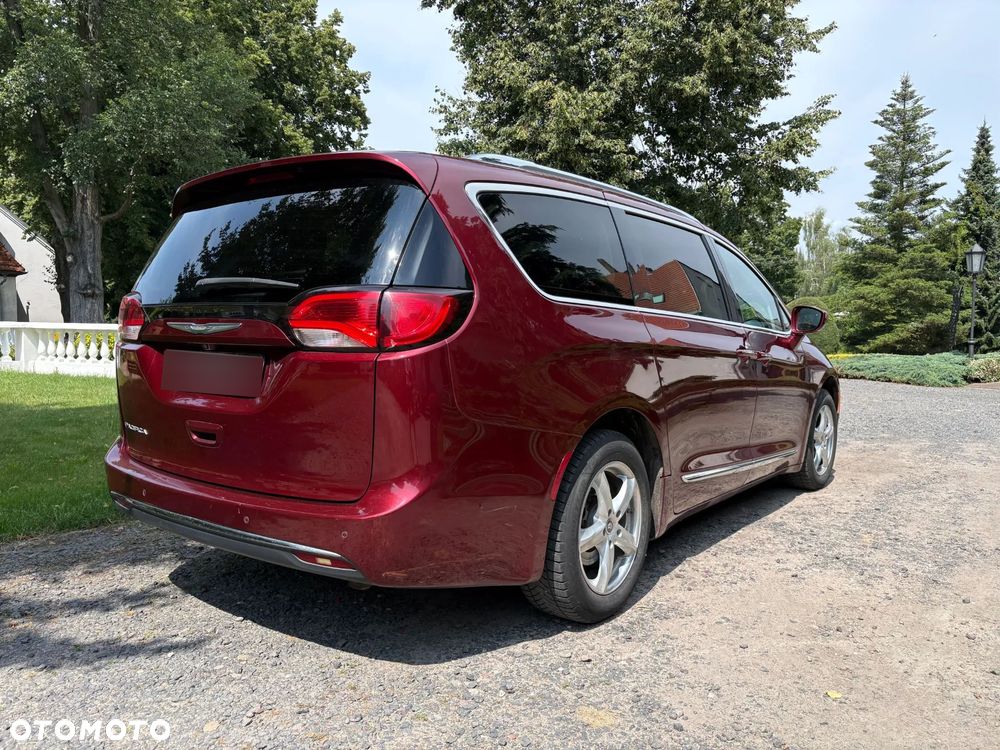 Chrysler Pacifica - 4