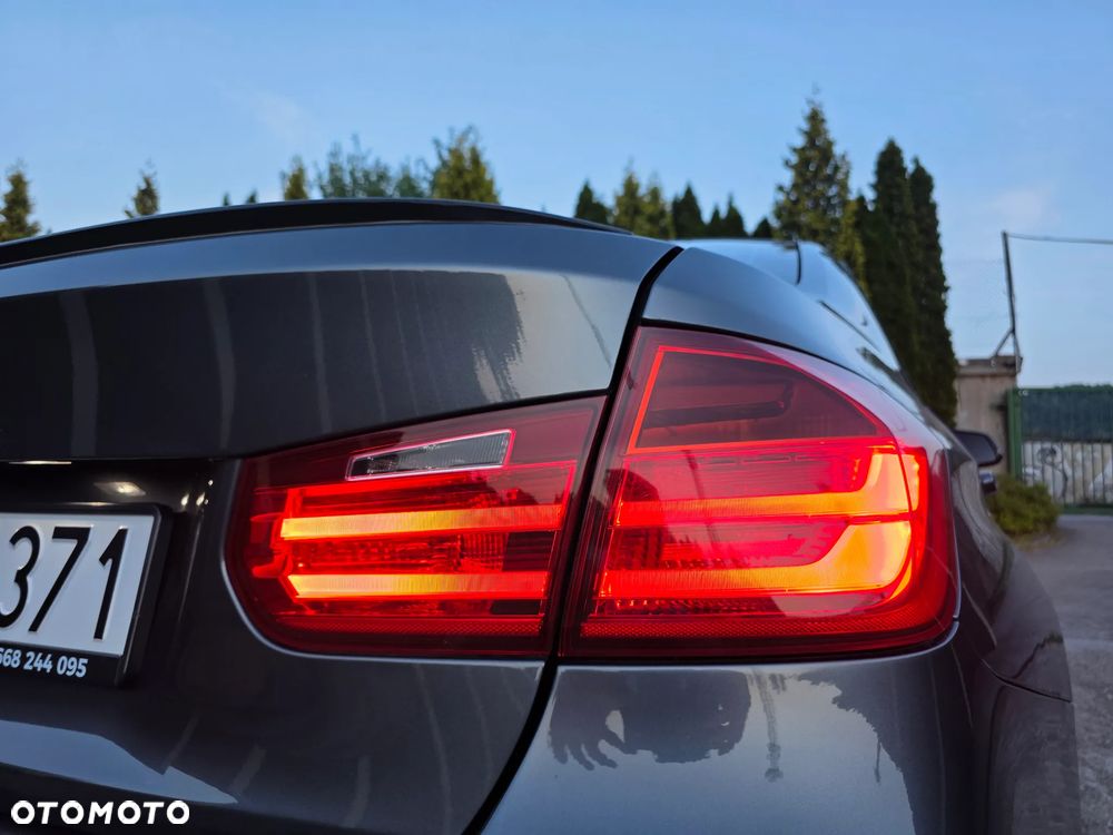 BMW Seria 3 318d DPF Edition Sport - 32