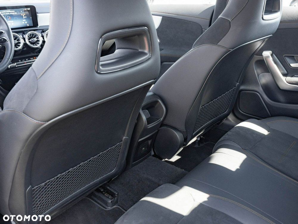 Mercedes-Benz CLA - 28