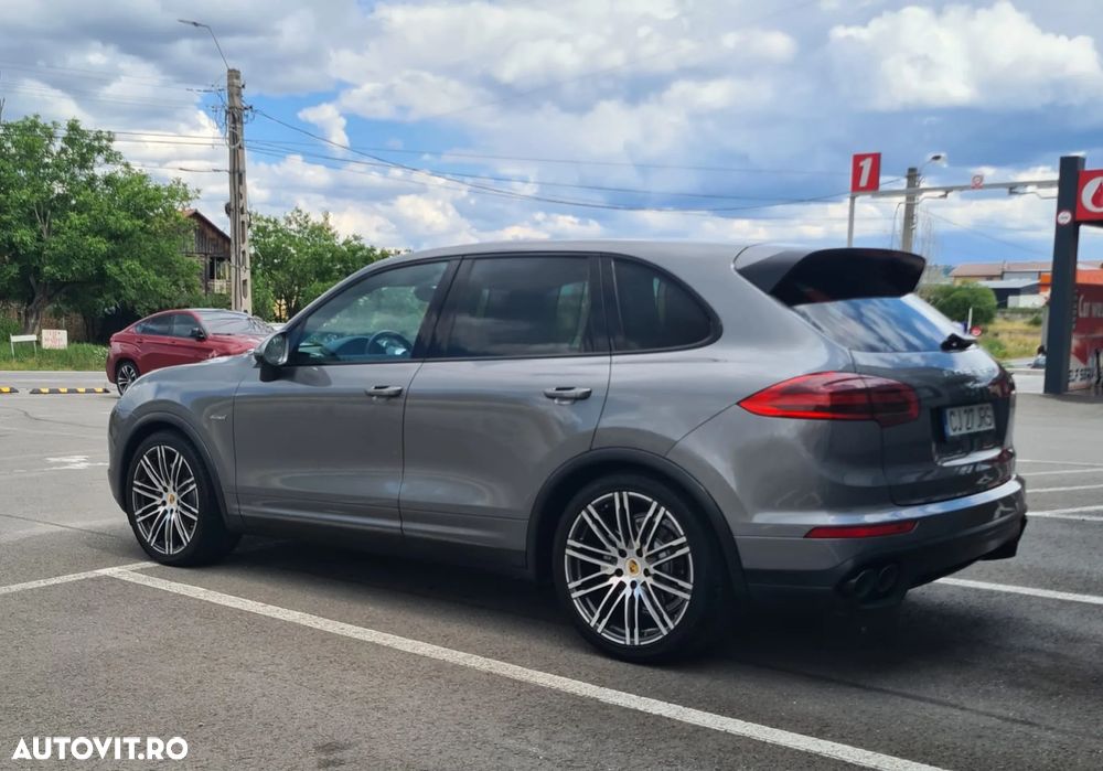 Porsche Cayenne S Diesel Platinum Edition - 4