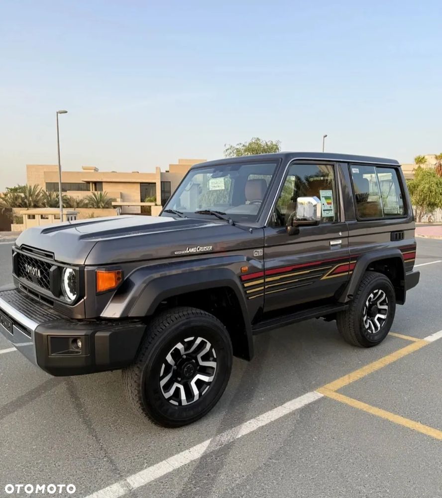 Toyota Land Cruiser - 2