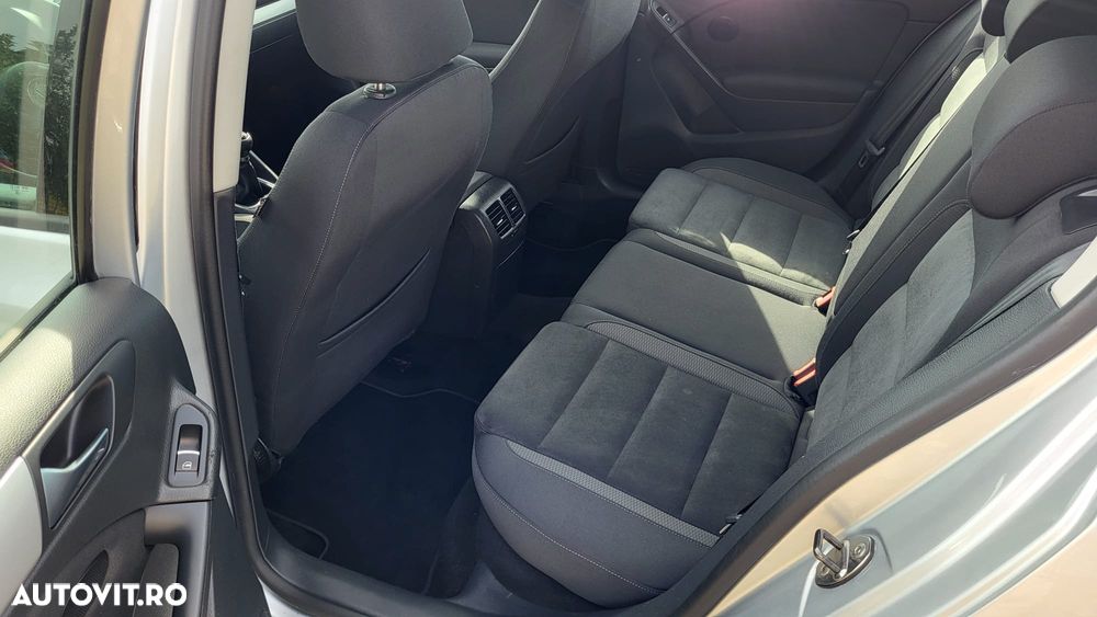 Volkswagen Golf - 8