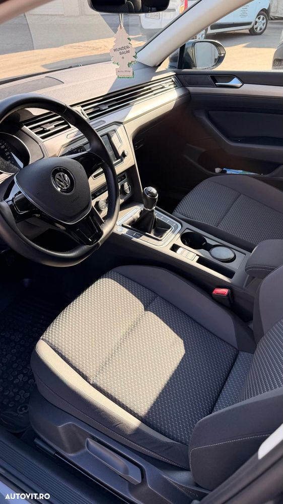 Volkswagen Passat 2.0 TDI Trendline - 9