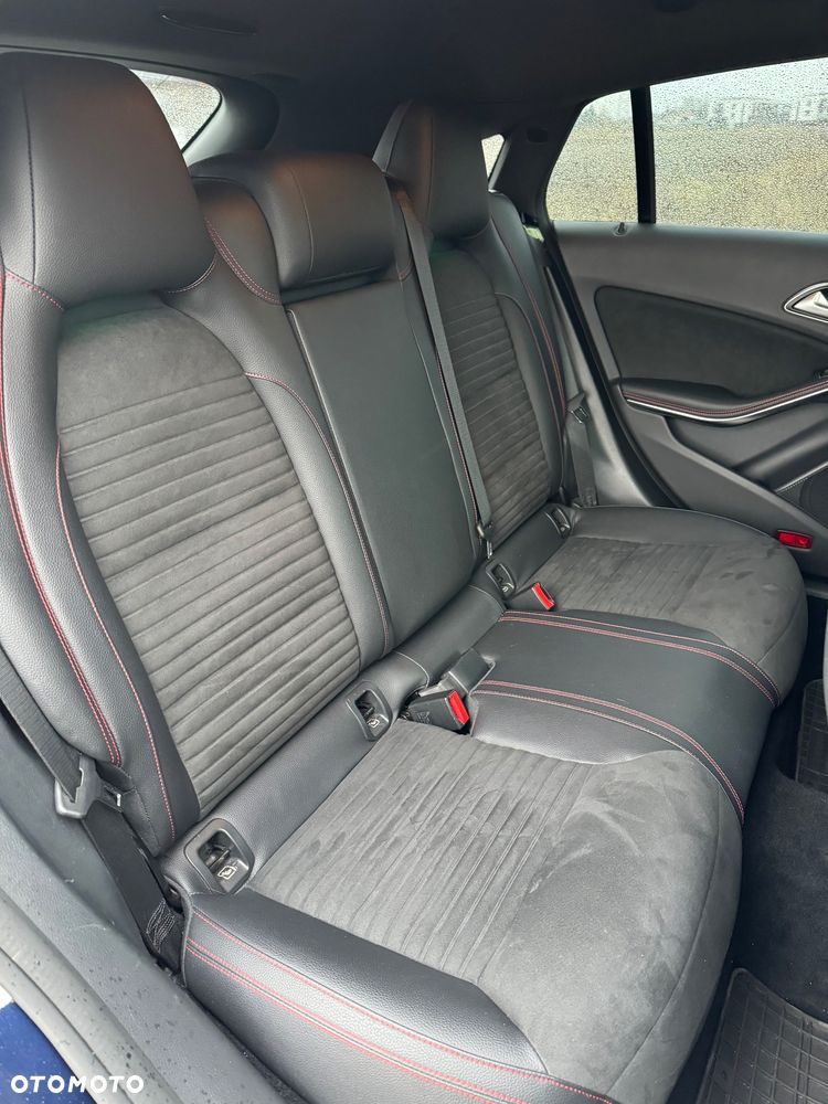 Mercedes-Benz CLA 180 AMG Line - 28