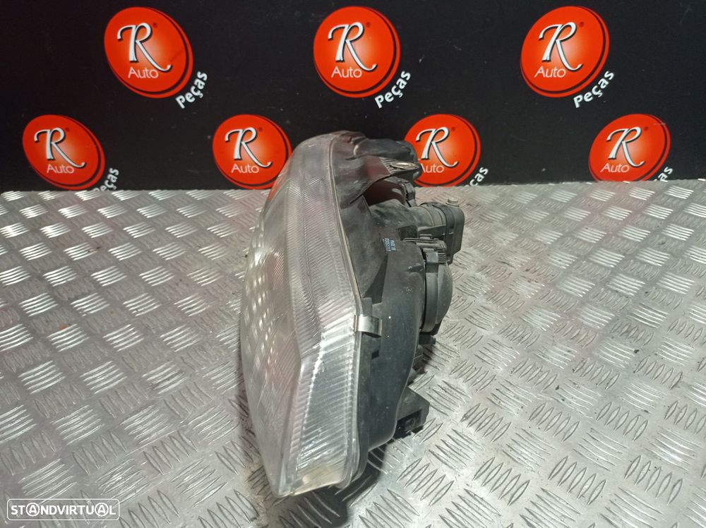 Ótica Dto Peugeot 406 (8B) - 2