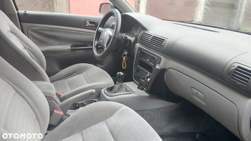 Volkswagen Passat 1.9 TDI Trendline - 6