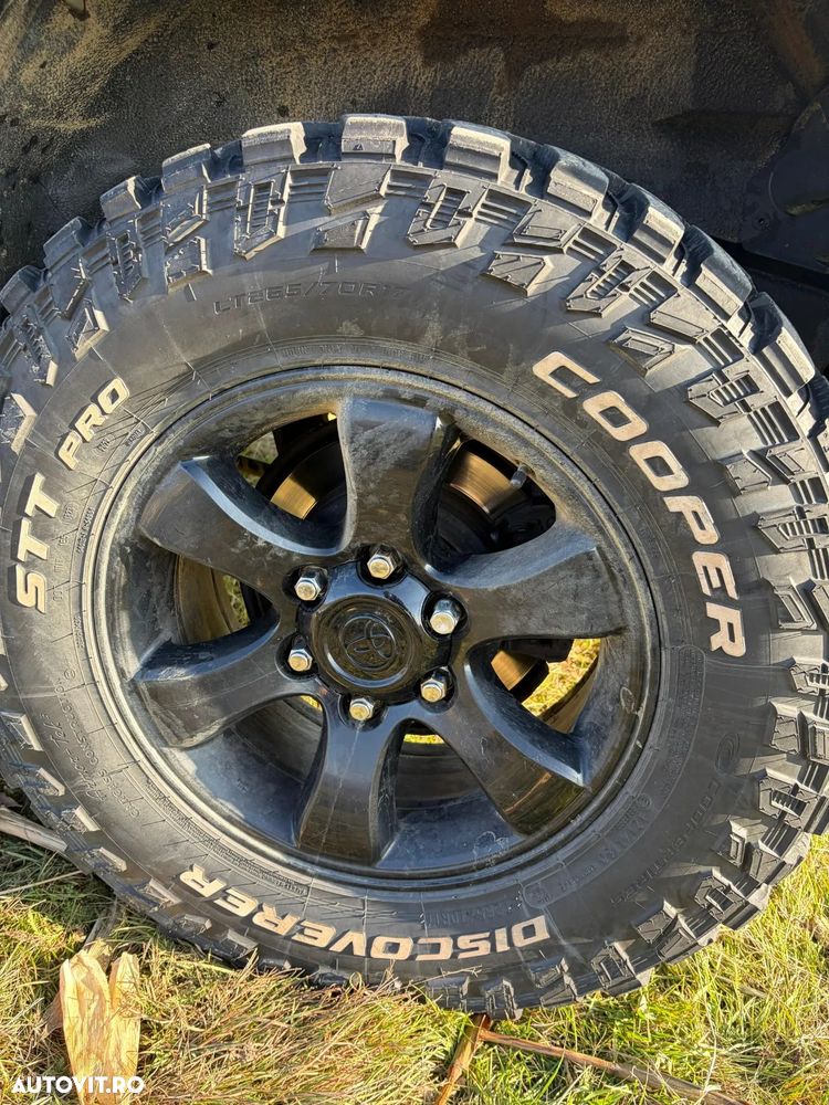 Toyota Land Cruiser - 12