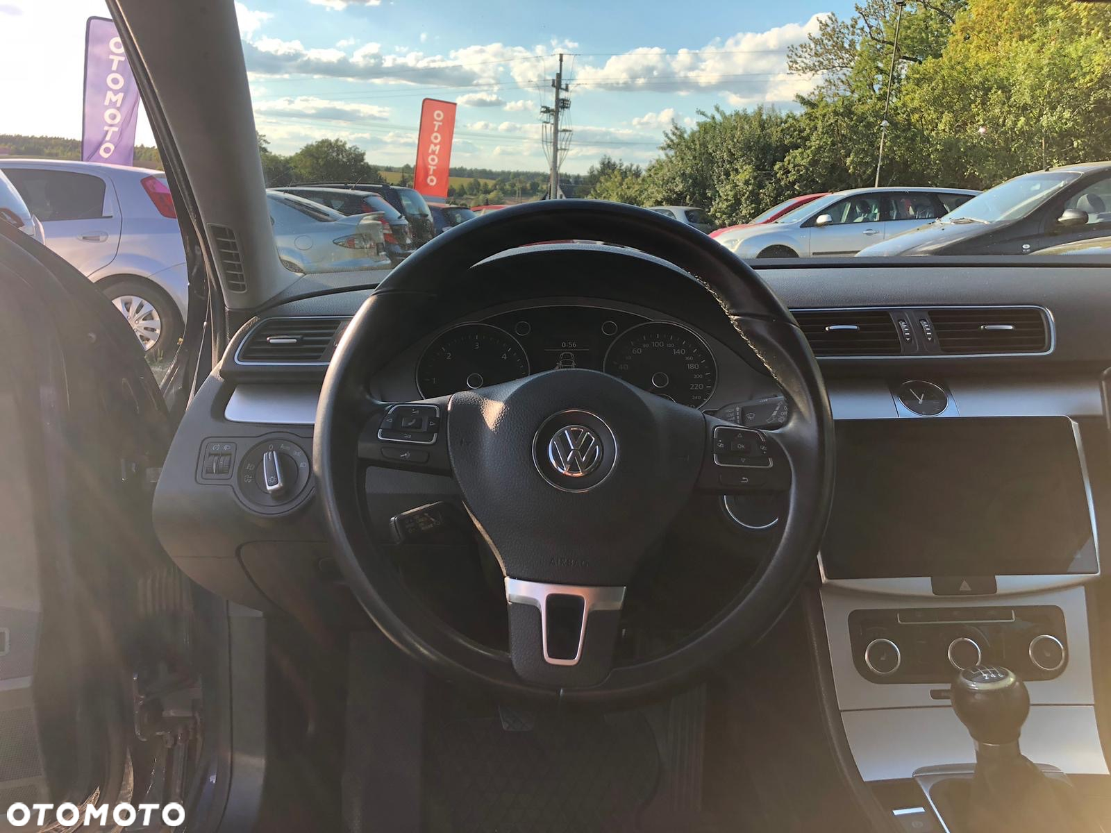Volkswagen Passat - 11