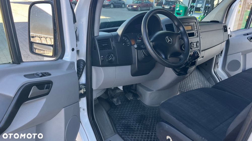 Mercedes-Benz Sprinter - 11