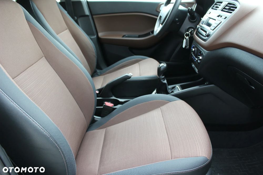 Hyundai i20 blue 1.2 Classic - 9