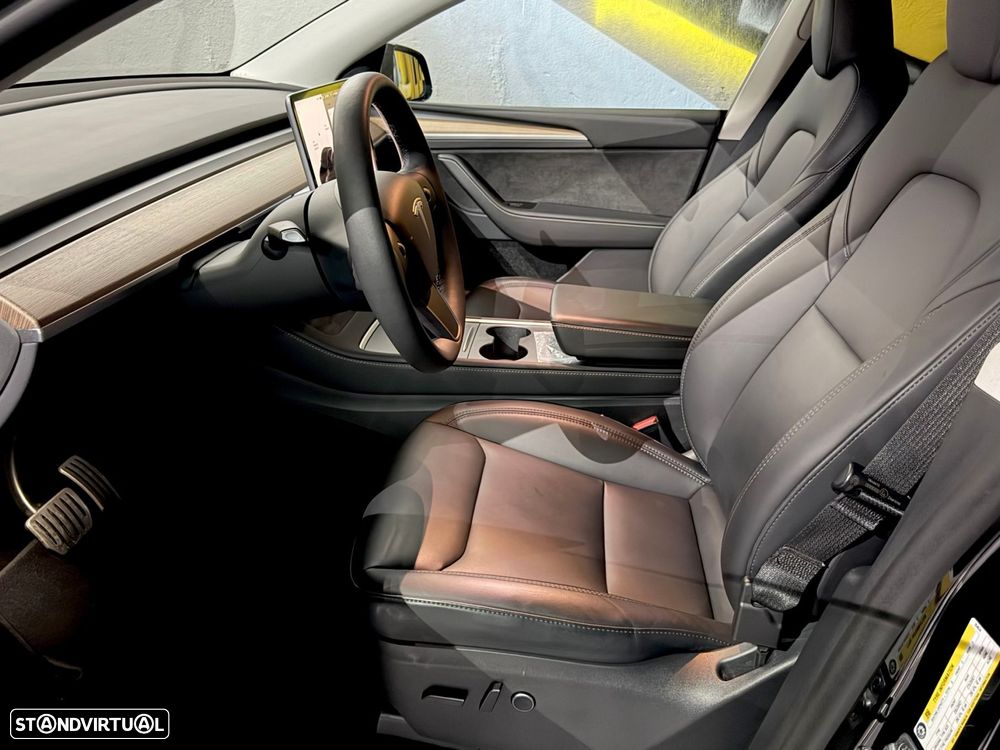 Tesla Model Y Performance Dual Motor AWD - 16