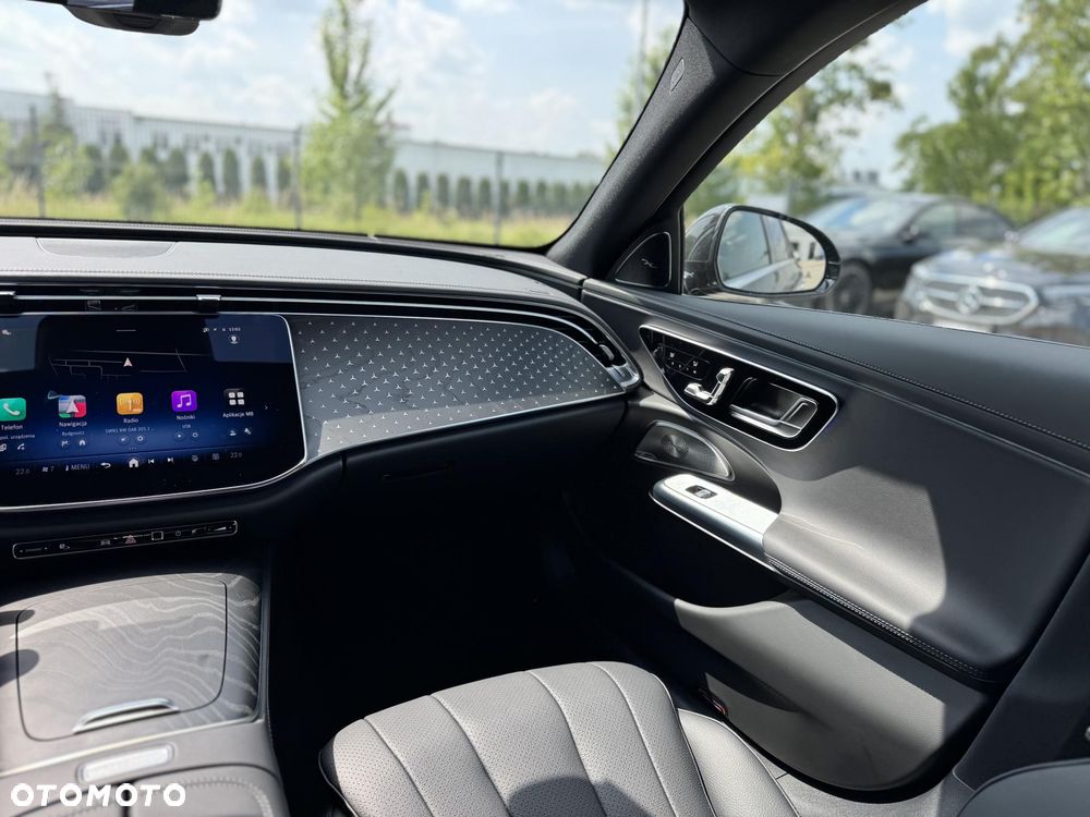 Mercedes-Benz Klasa E 220 d mHEV 4-Matic Exclusive 9G-Tronic - 16