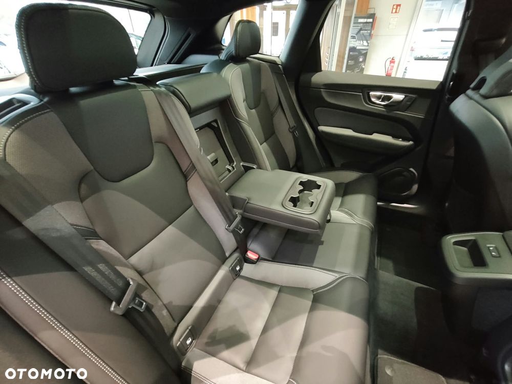 Volvo XC 60 B5 B AWD Ultimate Black Edition - 23