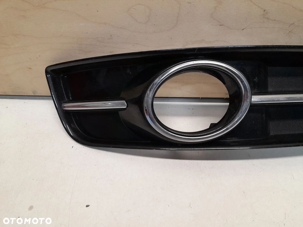 AUDI A3 8P LIFT KRATKA ZDERZAKA PRAWA 8P0807682J - 2