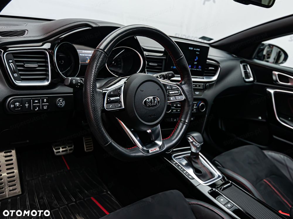 Kia ProCeed - 13