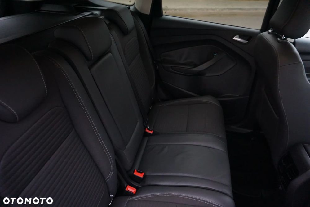 Ford Kuga 2.0 TDCi 2x4 Titanium - 16