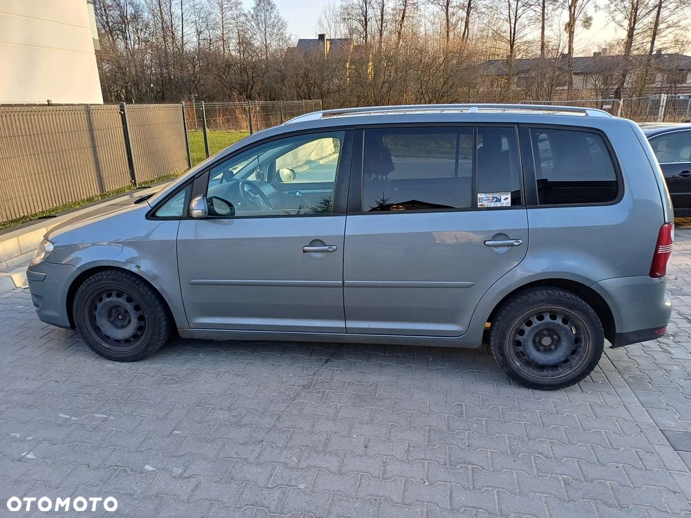 Volkswagen Touran 2.0 TDI DSG Highline - 3