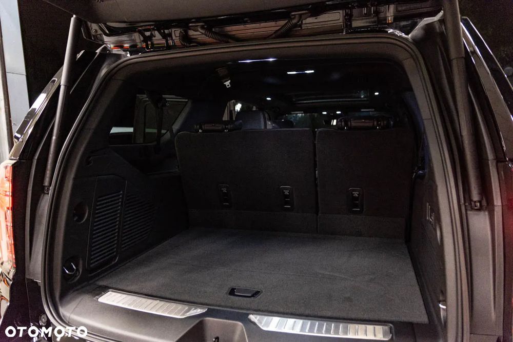 Chevrolet Suburban - 5