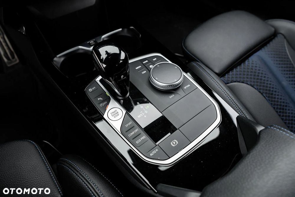 BMW Seria 2 218i - 24