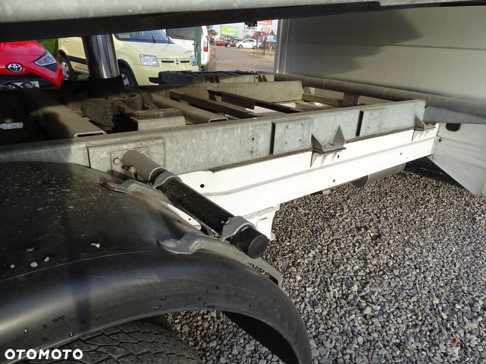 Mercedes-Benz SPRINTER - 13