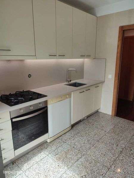 T2 Maia com garagem fechada para elétricos - Grande imagem: 5/12