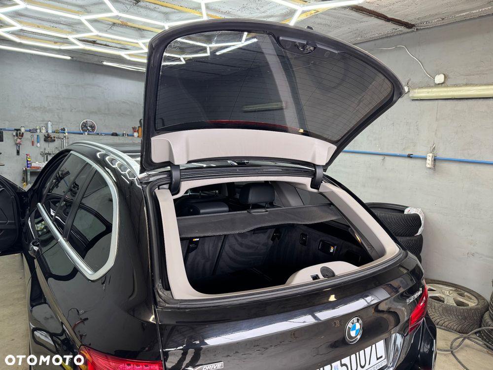 BMW Seria 5 520d Touring Luxury Line - 9