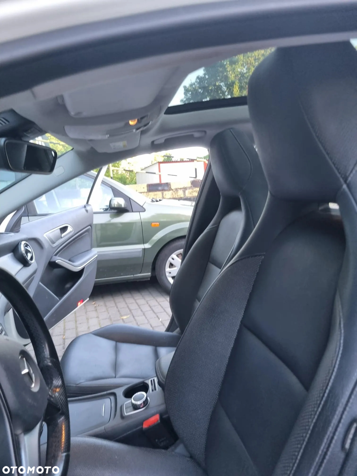 Mercedes-Benz GLA - 23