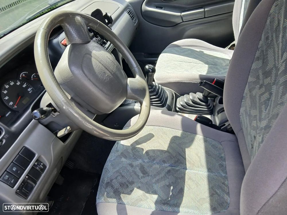 Suzuki Grand Vitara Hard Top 1.6 - 4