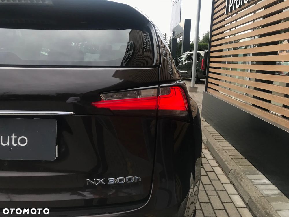 Lexus NX 300h Elite AWD - 8